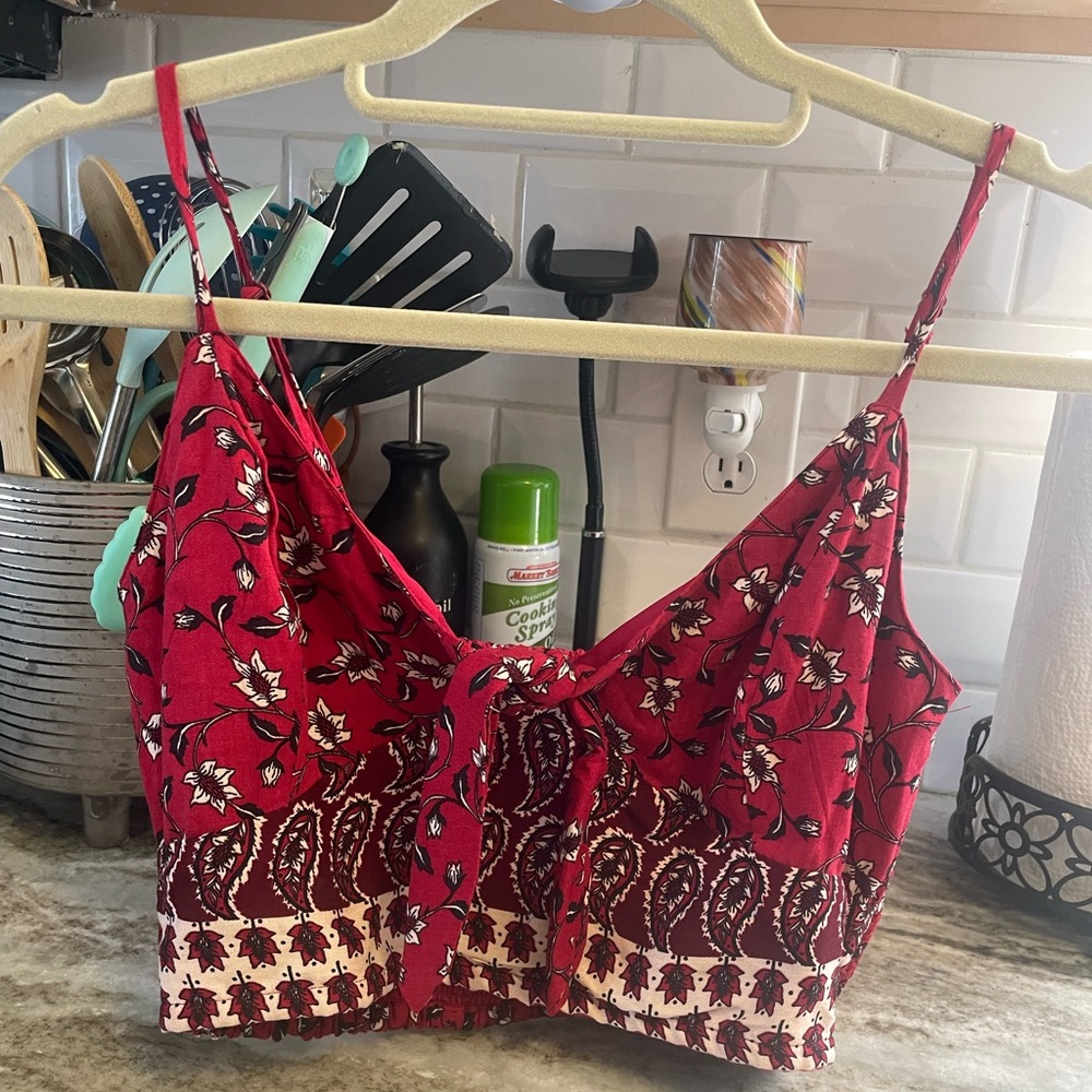 Red floral pattern crop top